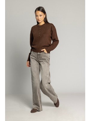 Nisan Triko Düğme Detaylı Triko Kazak