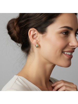 PIEDORA GOLD 14 Ayar Altın Top Küpe | Klasik ve Zamansız Çivili Tasarım