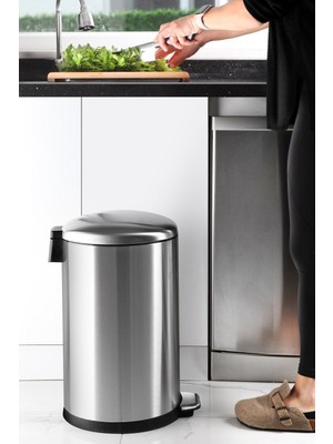 Özbience Şık Krom Kapaklı 30L Çöp Kovası, Siyah Iç Kısım, Dayanıklı ve Kullanışlı