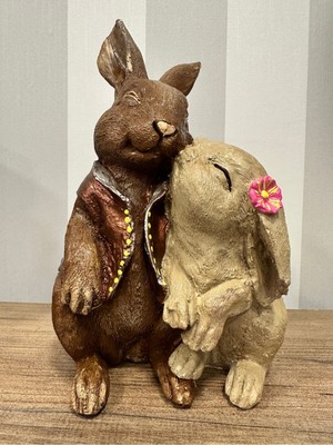 İki Cadı Tasarım Öpüşen Tavşan Biblo Heykel Dekoratif Obje