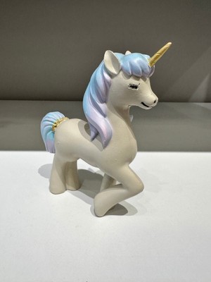 İki Cadı Tasarım Tek Boynuzlu At / Unicorn Pony Biblo Polyester Dekoratif Obje