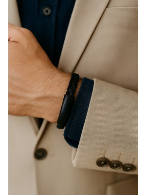 Herşey Nota Siyah Örgülü ve Gerçek Deri Karışım Modelli Erkek Bileklik | Mıknatıslı Metal Tokalı Tasarım