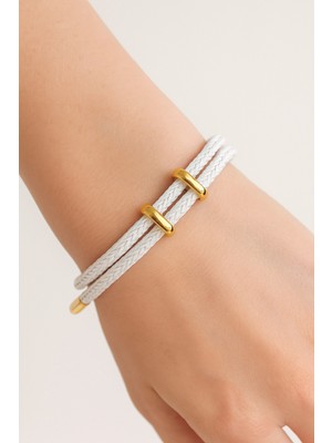 Herşey Nota Beyaz Çift Ip Altın Renk Halkalı Kadın Bileklik – Ayarlanabilir Şık Tasarım