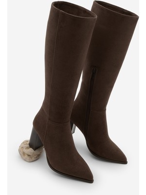 Marjin Kadın Sivri Burun Yarım Fermuarlı Kalın Topuklu Çizme Mortez Kahve Süet