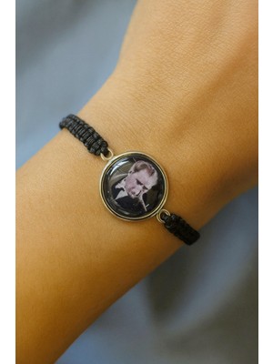 Herşey Nota Mustafa Kemal Atatürk Portreli Ayarlanabilir Unisex Bileklik – Anlamlı, Zarif ve Özgün Tasarım