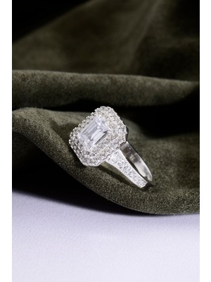 Innuendo 925 Ayar Gümüş Zirkon Baget Kesim Taşlı Yüzük