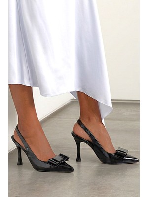 Fiore Ayakkabı Nivelle Esnek Yumuşak Kaymaz Taban (8 Cm) Siyah Rugan  Açık Lastikli Köşe Fiyonk Kadın Topuklu Ayakkabı