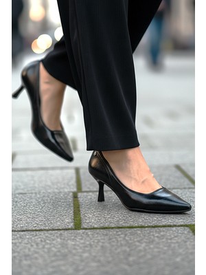 Fiore Ayakkabı Zelia Esnek Yumuşak Kaymaz Taban (4 Cm) Siyah Rugan Kadın Topuklu Ayakkabı