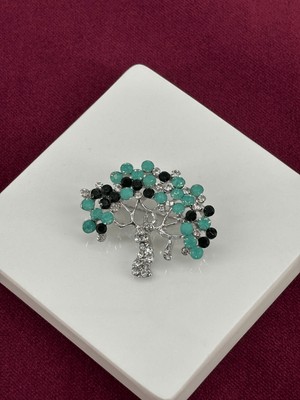 Calista Aksesuar Yeşil ve Gümüş Parlak Taşlı Yaşam Figürlü Silver Broş