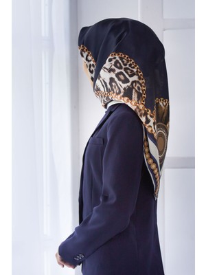 Violla Twill Zincirli Leopar Desenli Lacivert Renkli 90X90 Eşarp (Ipek Içermez) Kenar Dikiş Şekli El Dikişl