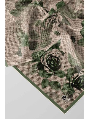 Violla Twill Gül Desenli Zümrüt Yeşili Renkli 90X90 Eşarp (Ipek Içermez) Kenar Dikiş Şekli El Dikişli