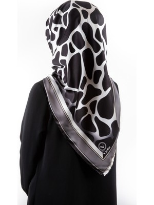 Violla Kristal Taş Desenli Gri Renkli 90X90 Eşarp (Ipek Içermez) Dikim Şekli : El Dikişi