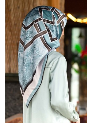 Violla Twill Geometrik Desenli Petrol Yeşili Renkli 90X90 Eşarp (Ipek Içermez) Kenar Dikiş Şekli El Dikişli
