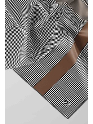 Violla Twill Kazayaklı Şerit Desenli Gümüş Renkli 90X90 Eşarp (Ipek Içermez) Dikim Şekli : El Dikişi
