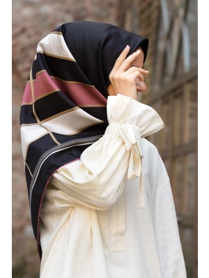 Violla Twill Gold Detaylı Kareli Desenli Pudra Renkli 90X90 Eşarp (Ipek Içermez) Kenar Dikiş Şekli El Dikiş