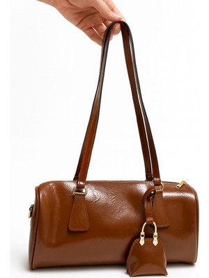 Lorevie Kadın Suni Deri Silindir El ve Omuz Çantası (Charm Detaylı)