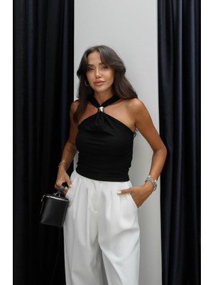 Havoş Siyah Yakası Metal Detaylı Bluz