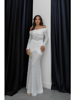 Havoş Beyaz Dantel Detaylı Madonna Yaka Elbise