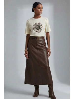 Defy's Ekru Baskılı ve Yırtmaç Detaylı Kadın Tişört - Viskon Karışımlı Yumuşak Doku