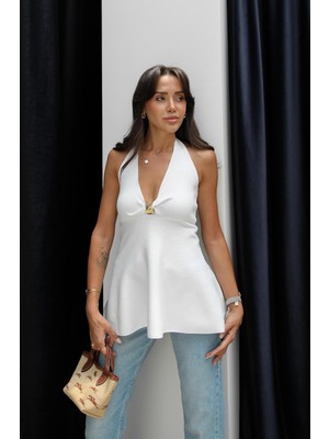 Havoş Beyaz Metal Detaylı Peplum Triko Bluz