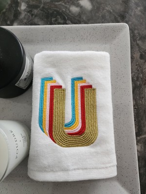 Isme Özel Harf Işlemeli Kadife El Havlusu – Modern Renkli Tasarım
