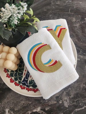 Isme Özel Harf Işlemeli Kadife El Havlusu – Modern Renkli Tasarım