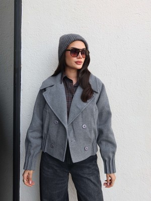 Esra Helvacı Büzgü Detay Kısa Kaşe Kaban