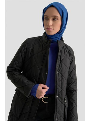 Armine Cep Detaylı Fitted Kapitone Kaban 25KD1404 Siyah