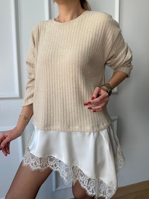 Size Özgü Bej Dantel Detaylı Saten Bluz