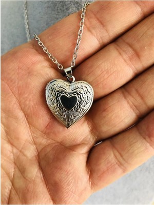 Herşey Nota Kadın Gümüş Renk Kalp Desenli Açılabilir Kapaklı Resimlikli Kalp Kolye
