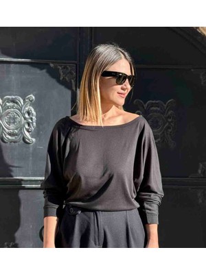 Siyah Renk Omuz Detaylı Bluz