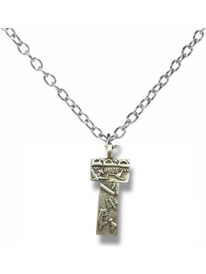Atiye – Göbeklitepe T Sütunu Figürlü Kolye – Gümüş Renk Zamak Metal Unisex Spiritüel Takı