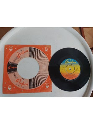 Plakperest Zeki Müren – O Ağacın Altını / Şeytana Uyduk Bir Kerre -1972 Türkiye Basım Firma Kapaklı 45 Lik Plak