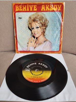 Plakperest Behiye Aksoy - O Ağacın Altı / Ne Birleştik Ne Ayrıldık Plak  - 1972  Türkiye Basım  45 Lik Plak