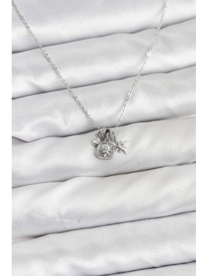 Callerrons Accessories Pirinç Gümüş Renk Minimal Charmlı Kadın Kolye - EBJ251219W38832