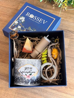 Rossev Hediyelik Krem Çanta Charmlı Kupa