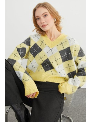 FullaModa Baklava Desenli V Yaka Triko Kazak