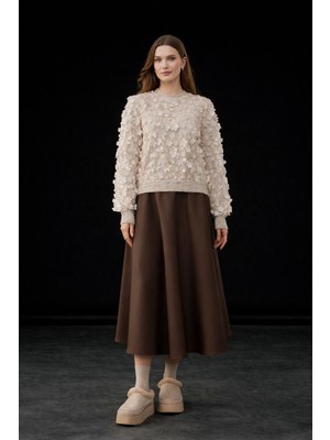 Studio Fashion 1988 Kadın Bej Bisiklet Yaka Üç Boyutlu Çiçek Aplikeli Kazak