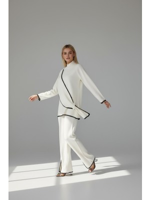 Newco Asimetrik Şerit Desenleri ve Paça Yırtmaç Detaylarıyla Modern Tasarım Triko Ikili Takım - Beyaz