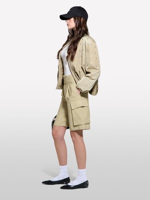 Sisley Viskoz Karışımlı Kemerli Comfort Fit Bermuda Şort Kadın Kum Rengi Şort - 325P4G48L901I
