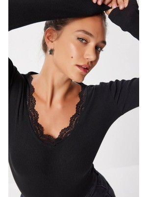 Mericline Kadın Dantel Detay V Yaka Kaskorse Kumaş Bluz