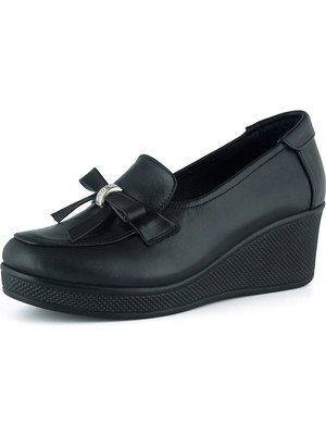 Erkan Saçmacı Emma Siyah Hakiki Dana Derisi Fiyonklu Yuvarlak Burun Dolgu Topuklu Günlük Ayakkabı