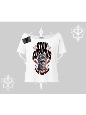 Stay Curious Kedi Baskılı Kayık Yaka Tshirt