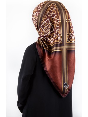 Violla Twill Gold Çerçeveli Barok Desenli Taba Renkli 90X90 Eşarp (Ipek Içermez) Kenar Dikiş Şekli El Dikiş