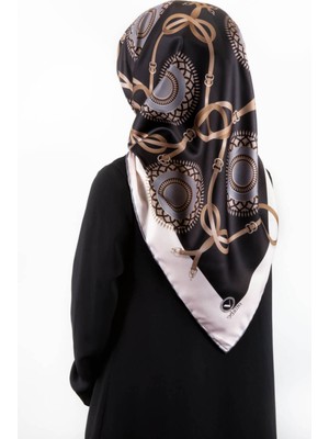 Violla Twill Kemerli ve Geometrik Desenli Gri Renkli 90X90 Eşarp (Ipek Içermez) Kenar Dikiş Şekli El Dikişl