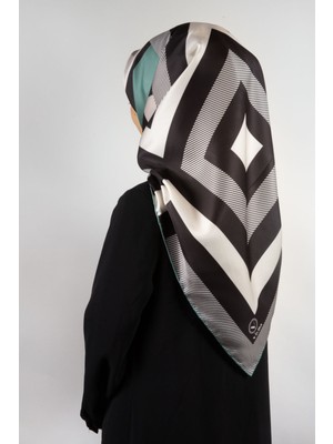 Violla Twill Geometrik Desenli Mint Yeşiliı Renkli 90X90 Eşarp (Ipek Içermez) Dikim Şekli : El Dikişi