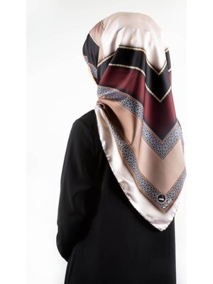 Violla Twill Gold Detaylı ve Antik Motif Desenli Bordo Renkli 90X90 Eşarp (Ipek Içermez) Kenar Dikiş Şekli