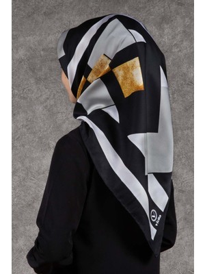 Violla Twill Çizgili ve Gold Desenli Siyah - Krem Renkli 90X90 Eşarp (Ipek Içermez) Kenar Dikiş Şekli El Di