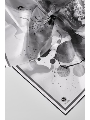 Violla Twill Suluboya Çiçek Desenli Gri Renkli 90X90 Soft Eşarp Kenar Dikiş Şekli El Dikişli