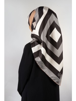 Violla Twill Geometrik Desenli Vizon Renkli 90X90 Eşarp (Ipek Içermez) Dikim Şekli : El Dikişi